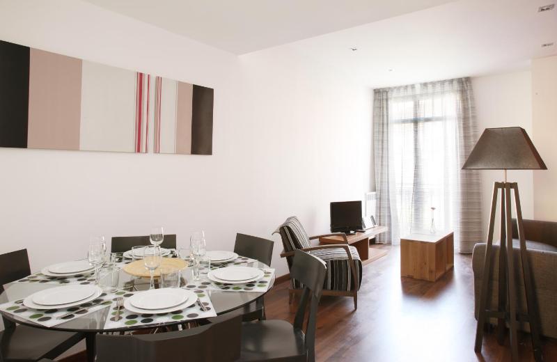 MH Apartments Suites - image 5