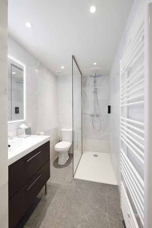 Standard King Room image 4