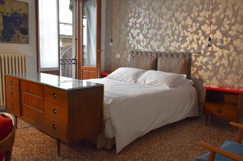 Large Double Room image 4