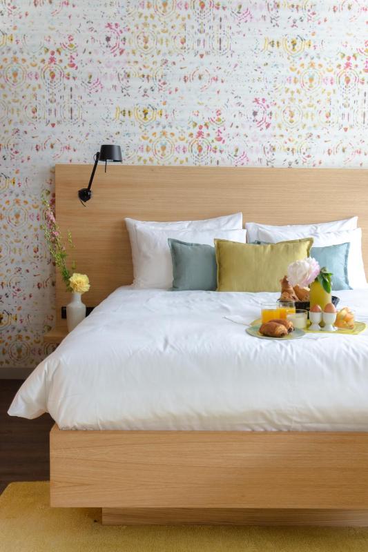 King Room image 4