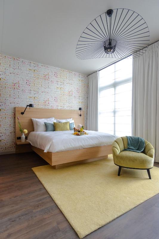Superior King Room image 2