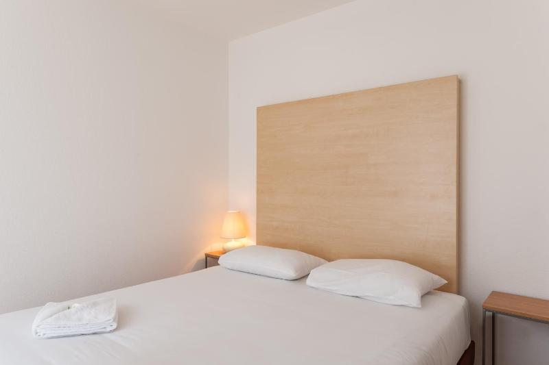 One-Bedroom Apartment with Terrace image 4