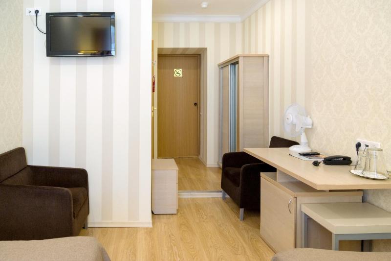 Standard Twin Room image 3
