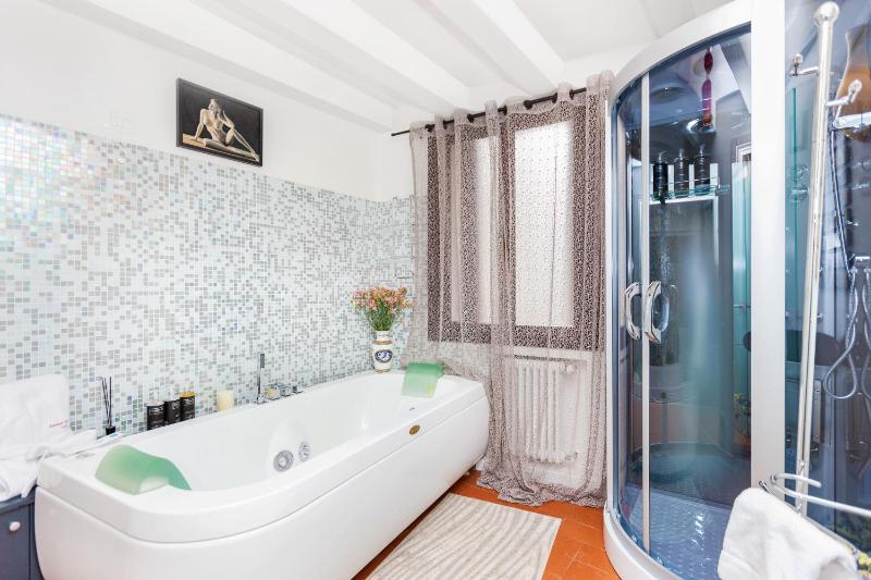 Deluxe Apartment image 2