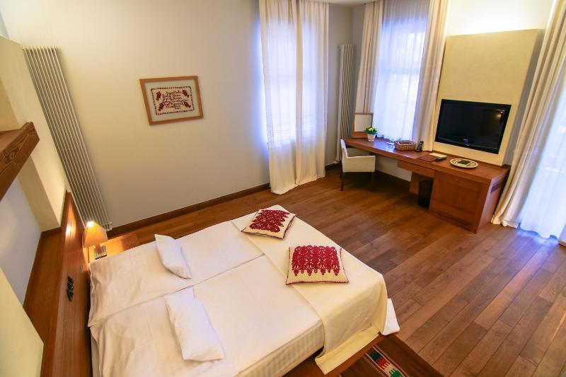 Double Room with Balcony image 2