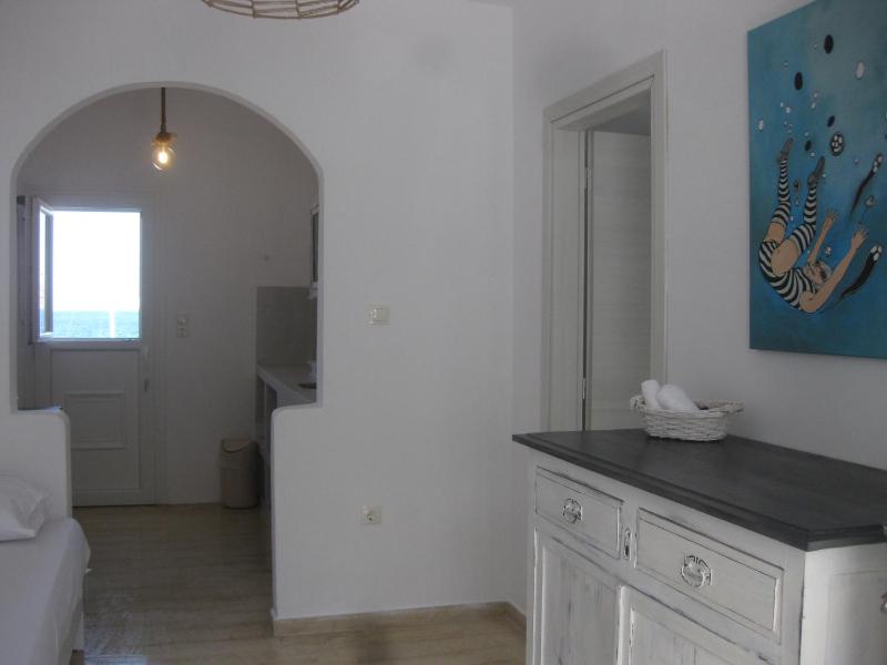 Triple Room with Sea View image 3