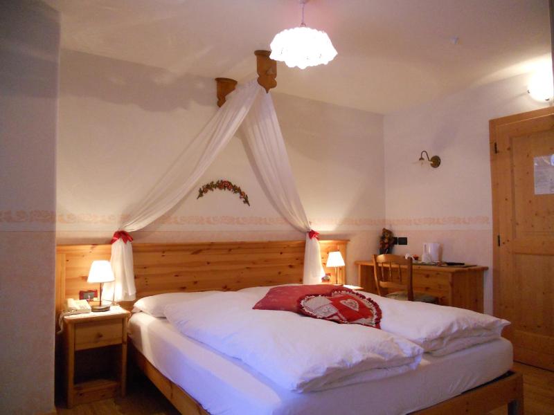Double or Twin Room with Balcony image 2