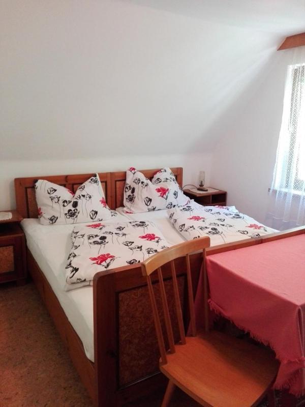 Double Room image 3