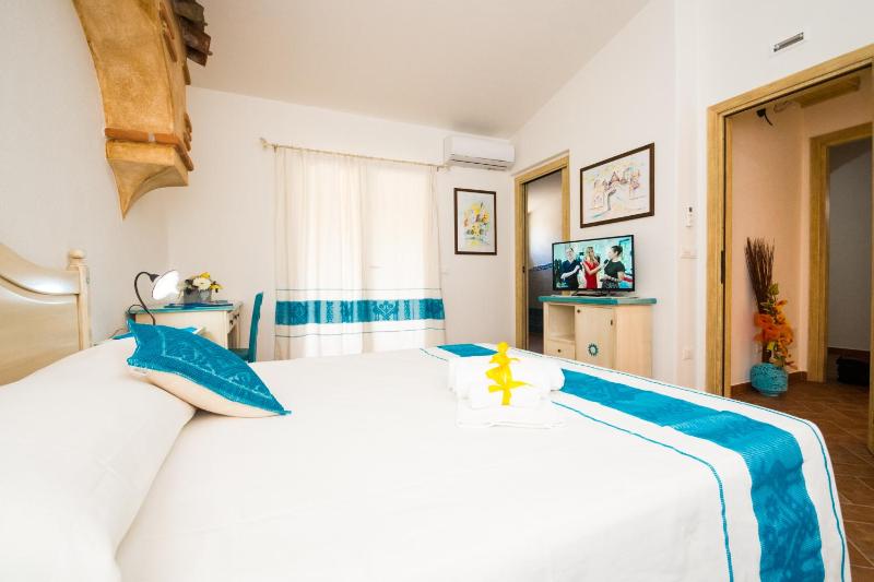 Deluxe Triple Room image 4