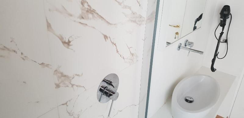 Double Room with Shared Bathroom image 4