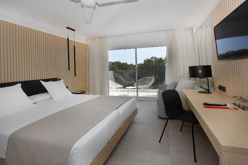Triple Room (2 Adults + 1 Child) image 3