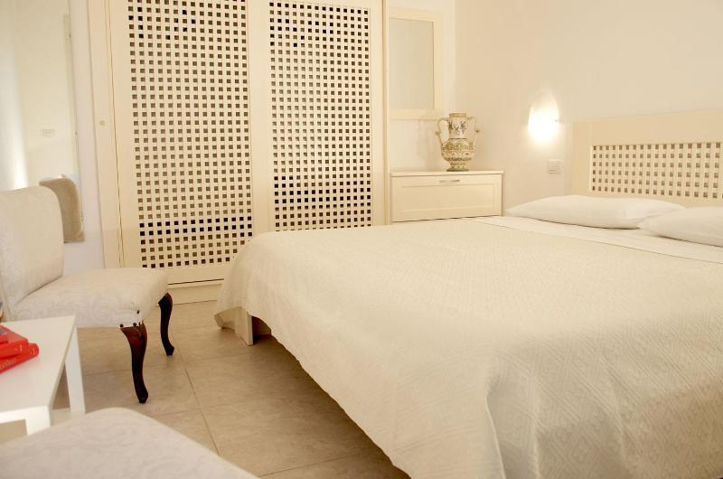 One-Bedroom Apartment image 2