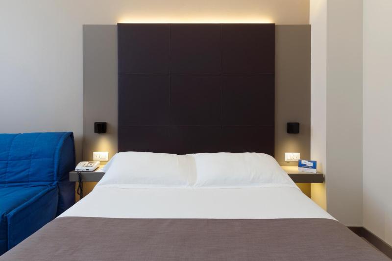 Superior Double Room with Sofa Bed image 1