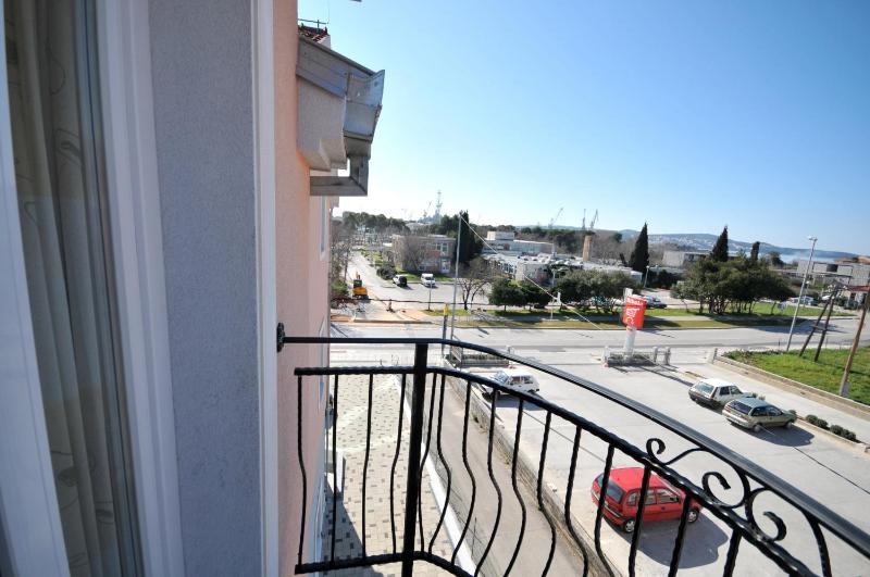 Double Room with Balcony image 2