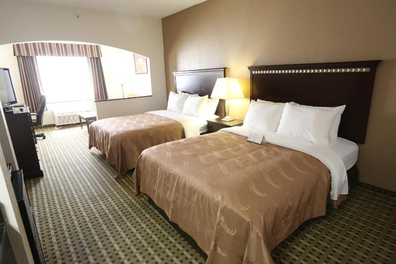 Queen Suite with Two Queen Beds - Non-Smoking image 2