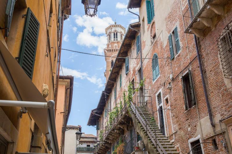 Corte Realdi Piazza Erbe Verona - image 9