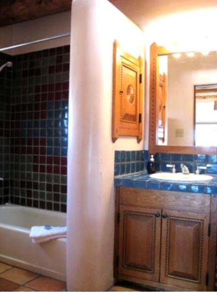 Suite with Hot Tub image 2