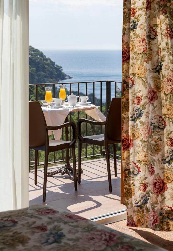 Premium Double Room with Sea View image 2