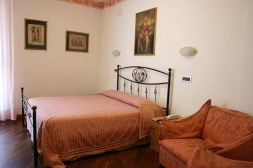 Double or Twin Room image 3