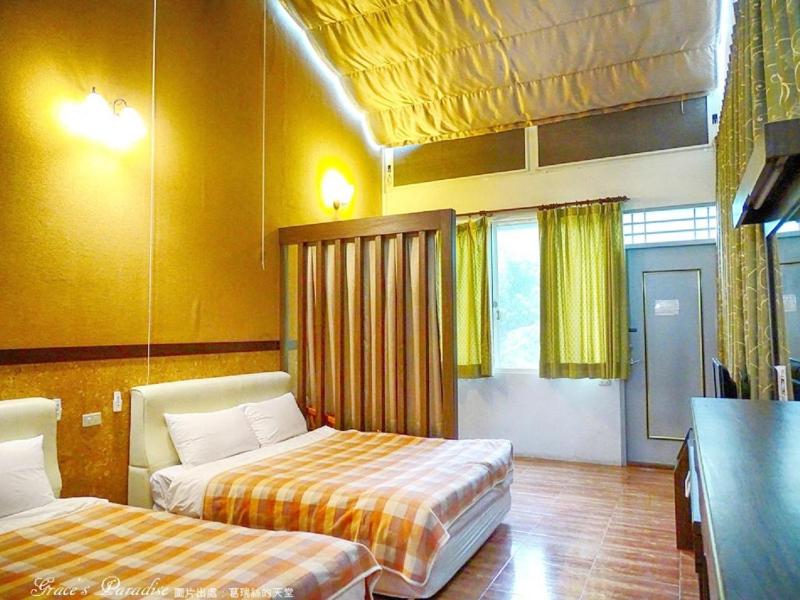 Quadruple Room with Garden View image 1