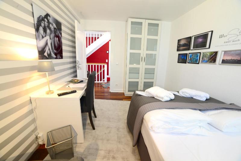 Small Double Room image 3