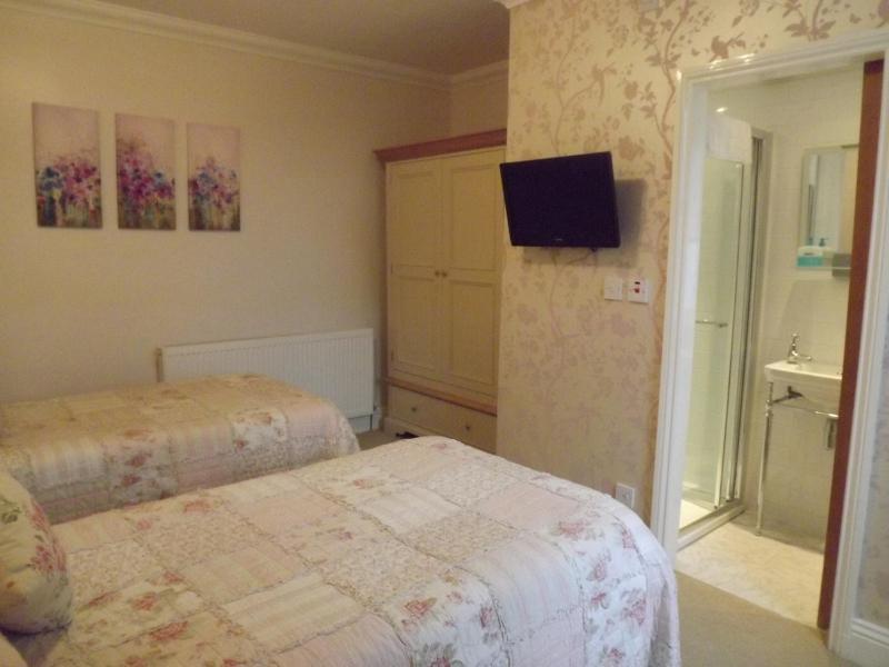 Luxury Double or Twin Room image 3