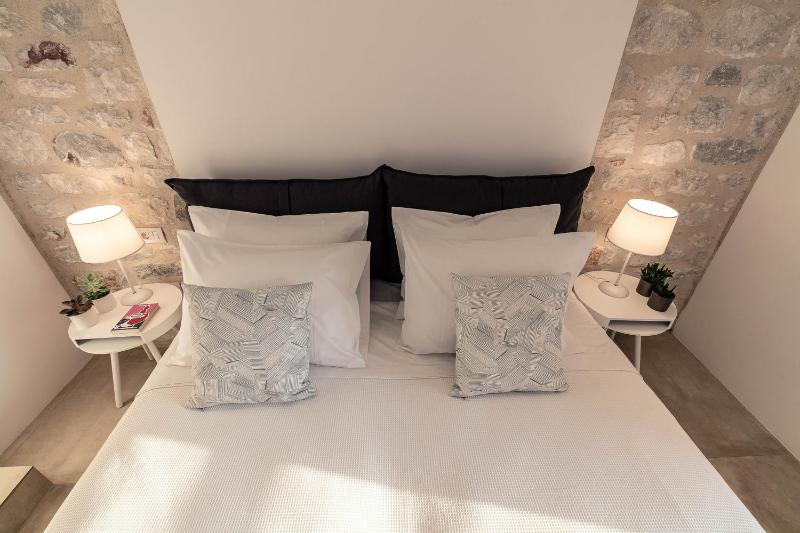 Standard Double Room image 3