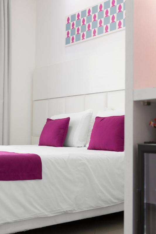 Deluxe Double Room with Terrace image 2