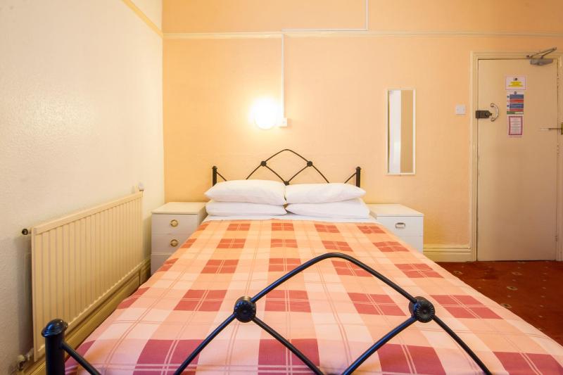 Large Double Room image 1