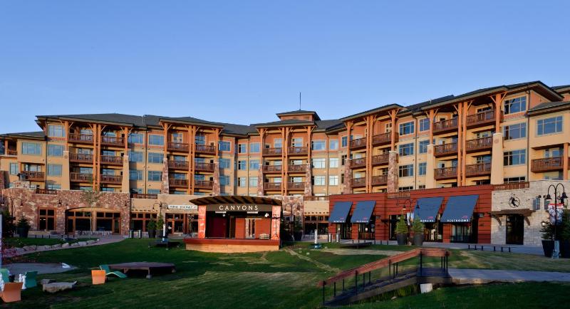 Sundial Lodge by All Seasons Resort Lodging - image 40