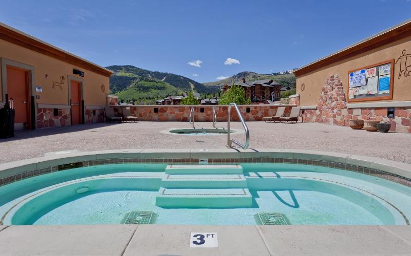 Sundial Lodge by All Seasons Resort Lodging - image 33