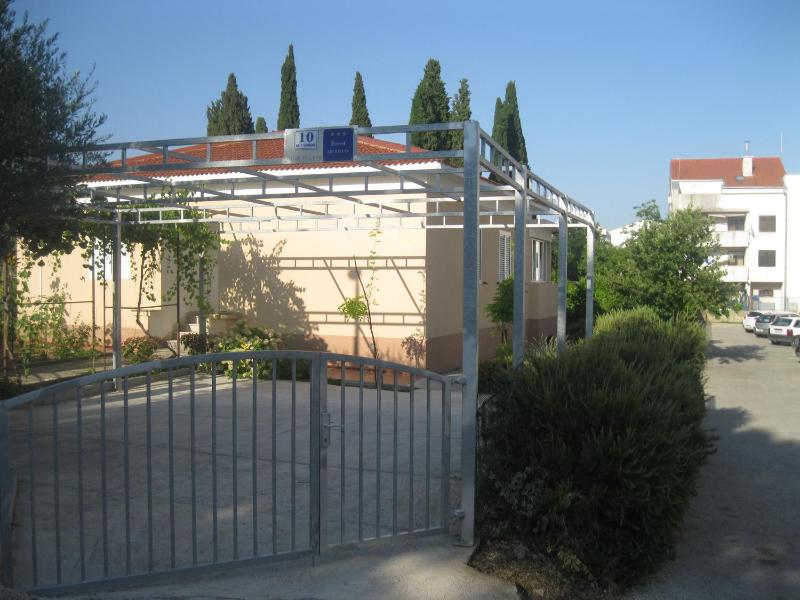 One-Bedroom Apartment image 2