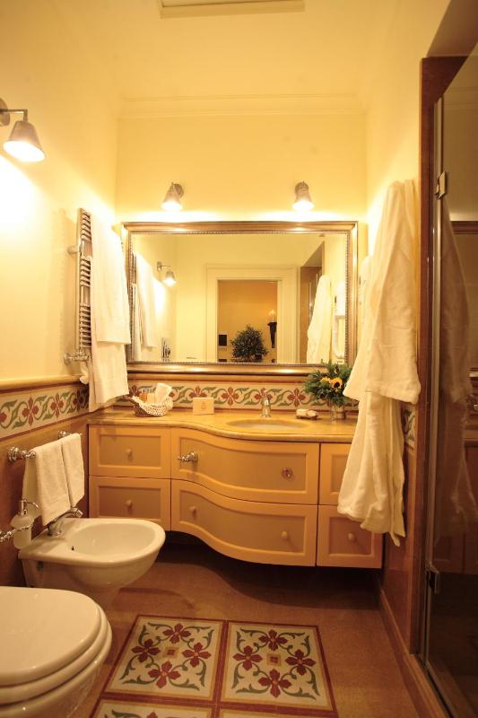 Deluxe Room image 2