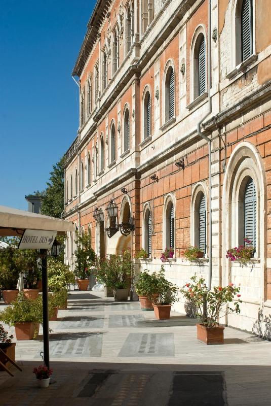 Hotel Iris - image 32