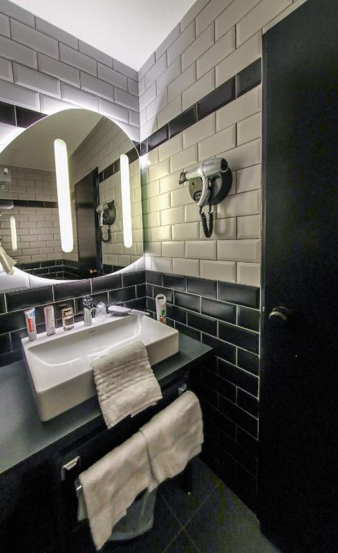 Standard Double Room image 3