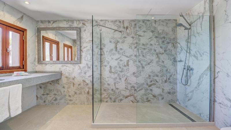 Double or Twin Room with Sea View image 4
