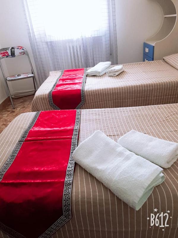 Twin Room with Shared Bathroom image 3