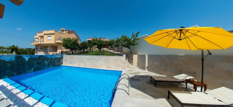 Superior Villa image 1