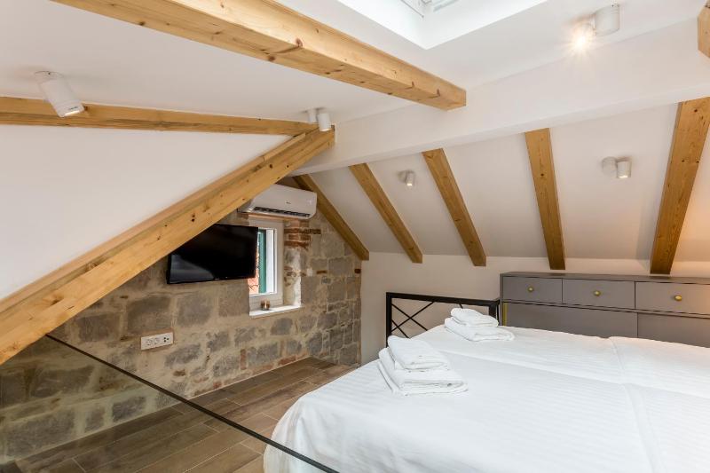 Deluxe Double Room with Shower image 2