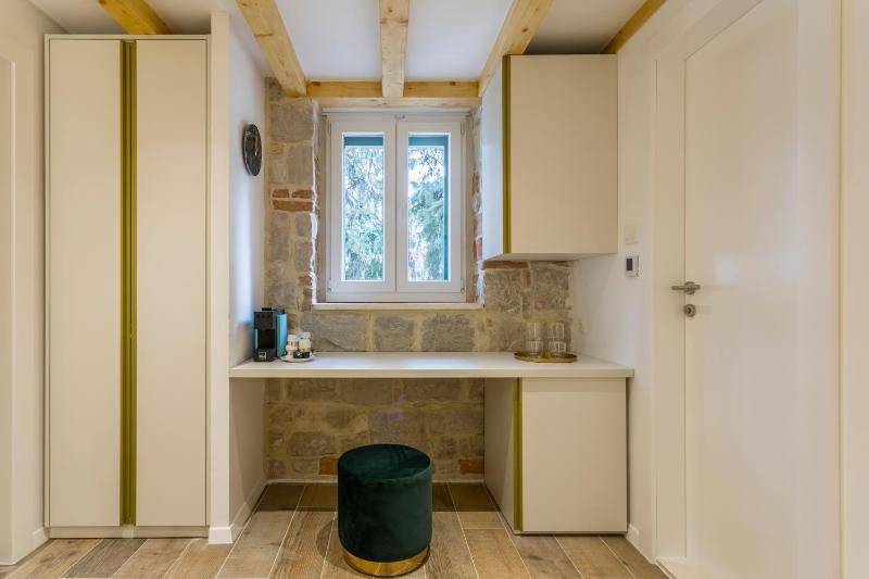 Deluxe Double Room with Shower image 3