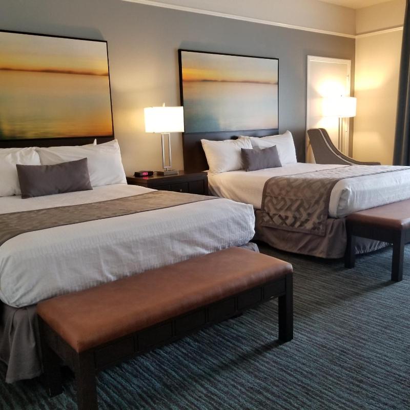Queen Room with Partial Ocean View image 3