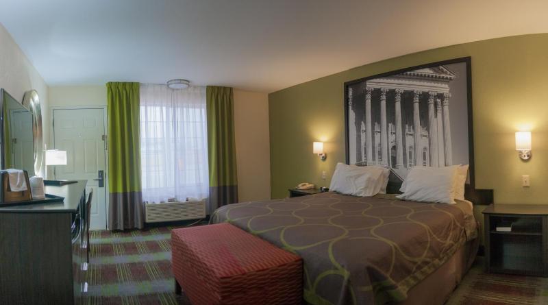 King Room - Non-Smoking image 2
