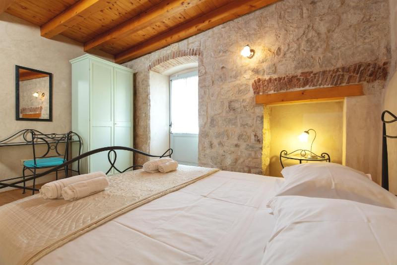 Villa Mama - Traditional Apartments in Omis free parking - image 7