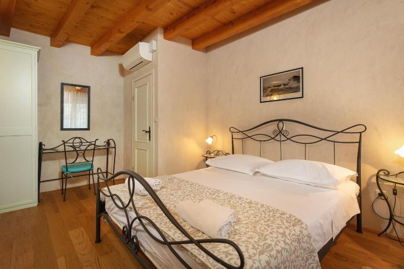 Villa Mama - Traditional Apartments in Omis free parking - image 40