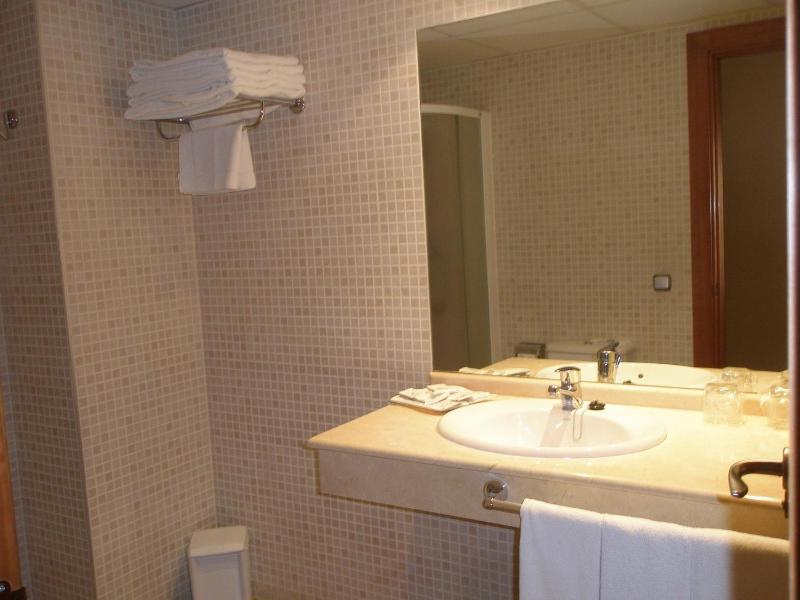 Queen Room image 3