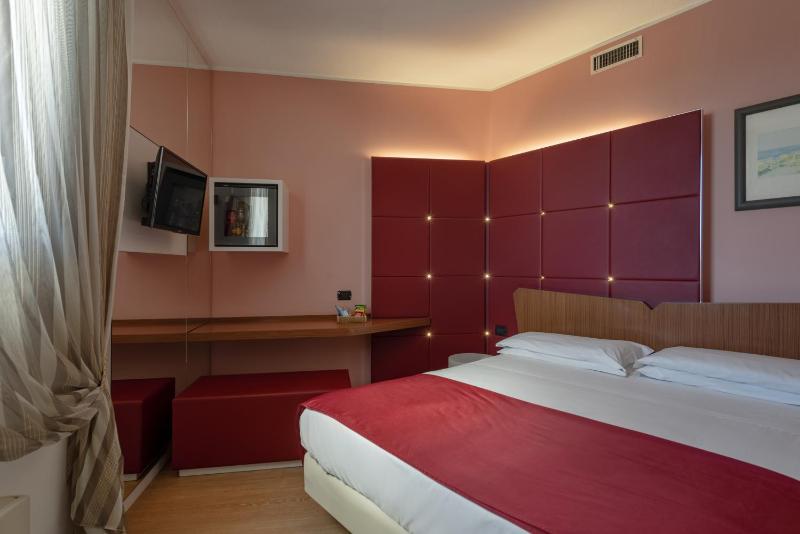 Double Room image 2