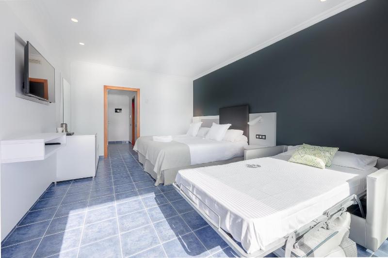 Twin Room with Sea View image 3