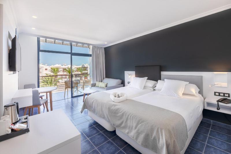 Twin Room with Partial Sea View image 4