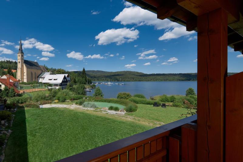 Two-Bedroom Apartment with Lake View image 2