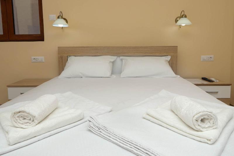 Deluxe Double Room image 2